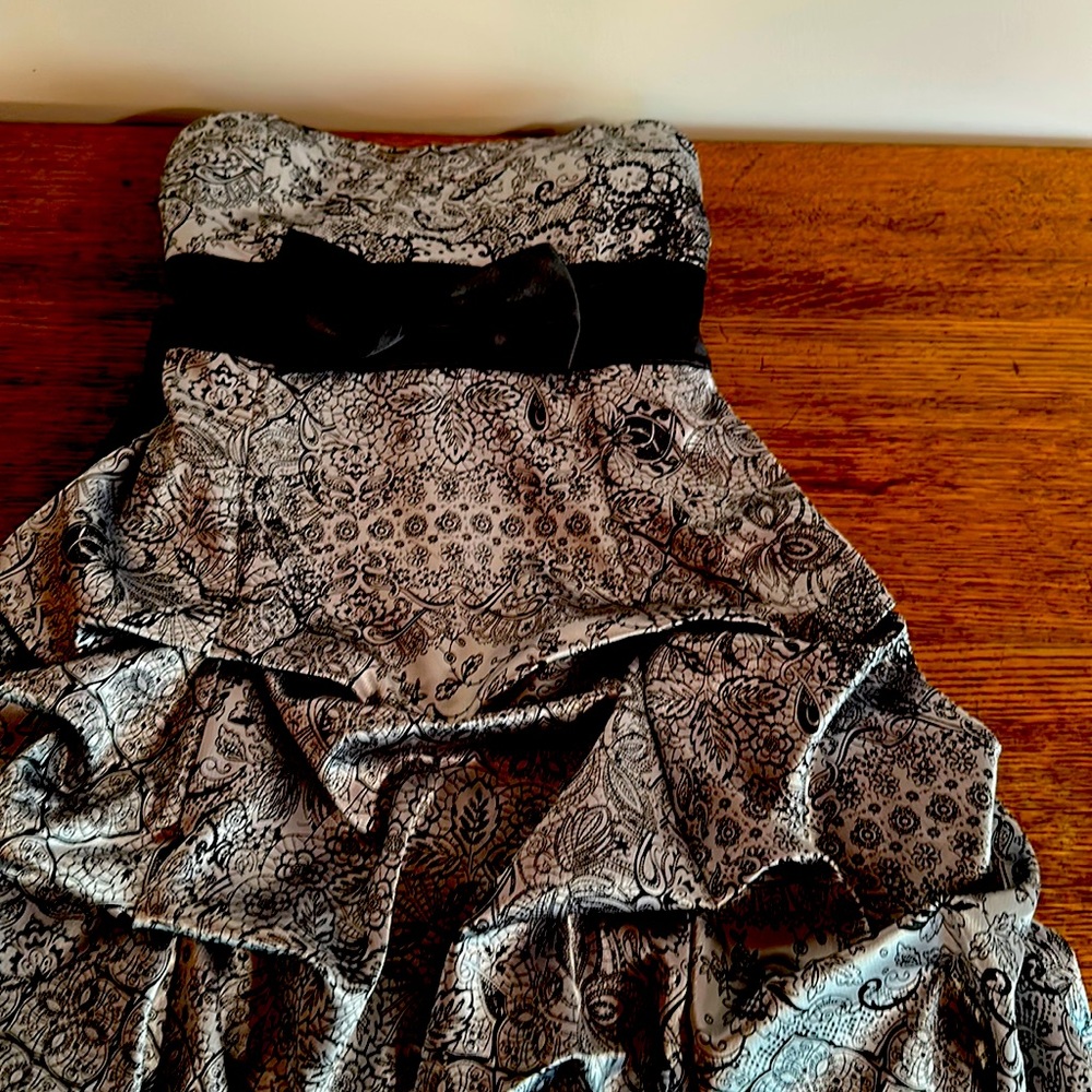 Vintage Elegant Strapless Dress. 95% Polyester 5% Spandex. Never Worn.